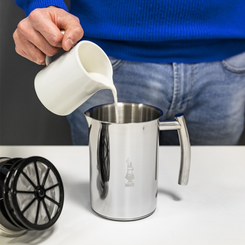 Mælkeskummer induktion 1000, 6 kopper - Bialetti