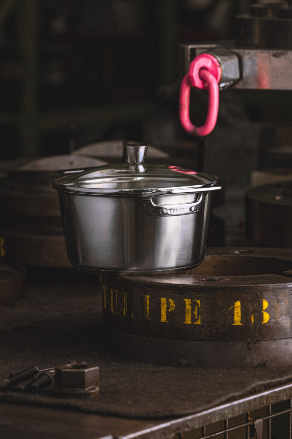 Gryde i rustfrit stål med to ører og glaslåg, 1826 - Cristel Gryde i rustfrit stål med to ører og glaslåg, 1826 - Cristel