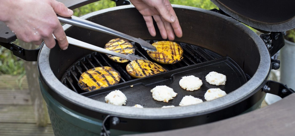 Halvmåneformet støbejernsplade - Big Green Egg