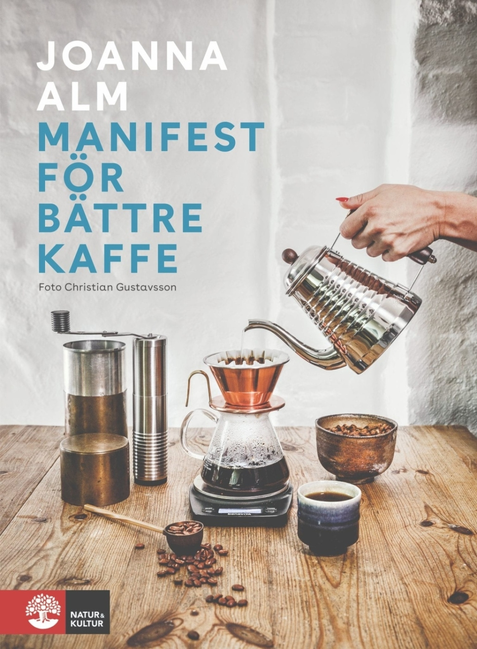 Manifest för bättre kaffe - Joanna Alm i gruppen Madlavning / Kogebøger / Drikkevarer / Kaffe & Te hos The Kitchen Lab (1355-20197)