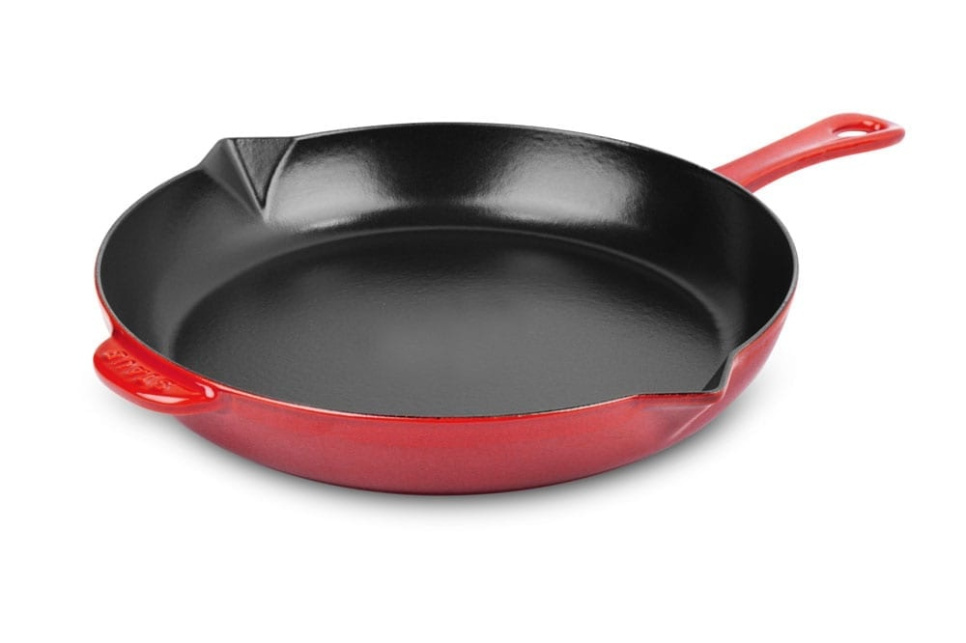 Støbejerns stegepande, 26 cm, rød med jernhåndtag - Staub i gruppen Madlavning / Stegepande / Stegepander hos The Kitchen Lab (1418-12948)