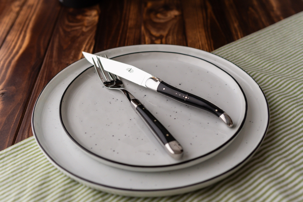 Seks knive, skaft i mørkt horn, poleret, Tradition - Forge de Laguiole Seks knive, skaft i mørkt horn, poleret, Tradition - Forge de Laguiole