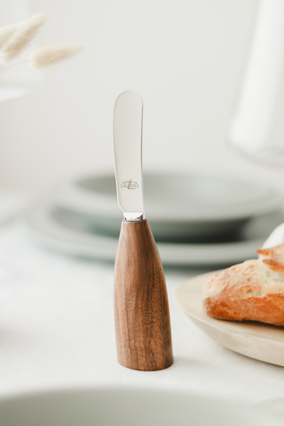 Smørkniv med håndtag af valnød, Lou Bure - Forge de Laguiole