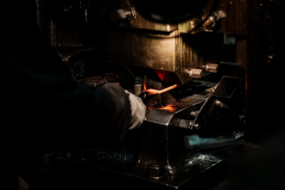 Aubra sommelierkniv i horn, damasceneret med dekoration, Collection - Forge de Laguiole