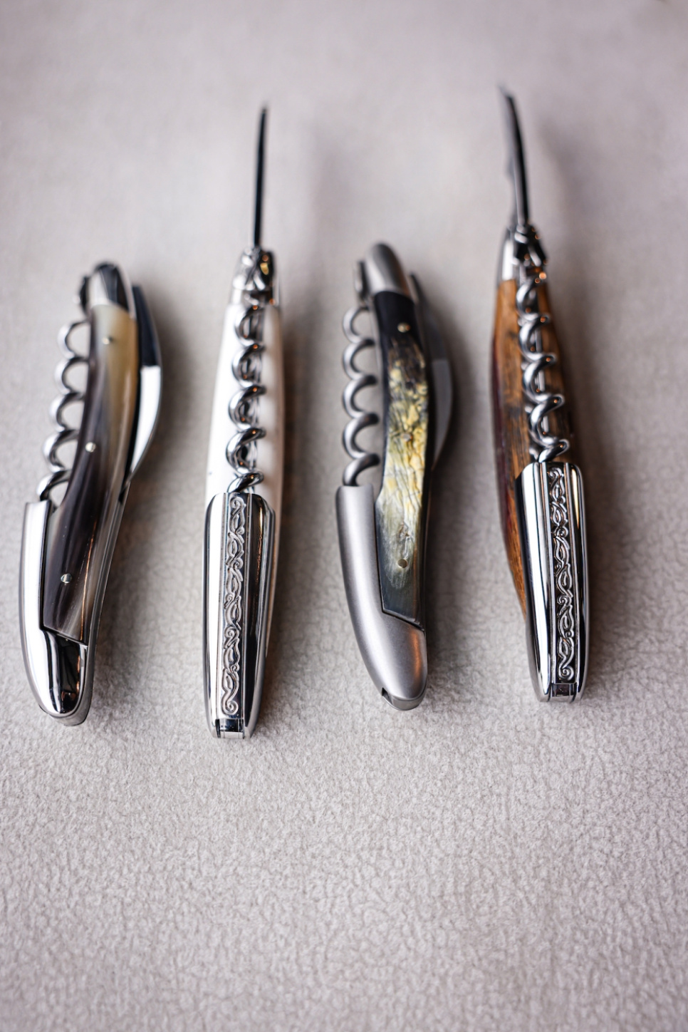 Sommelierkniv af ben, damasceneret med dekoration, Collection - Forge de Laguiole