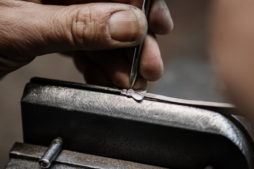 Sommelierkniv af ben, damasceneret med dekoration, Collection - Forge de Laguiole