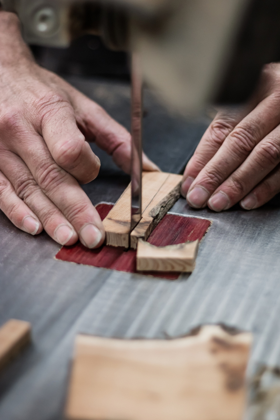 Sommelierkniv i ibenholt, damasceret med dekoration, Collection - Forge de Laguiole