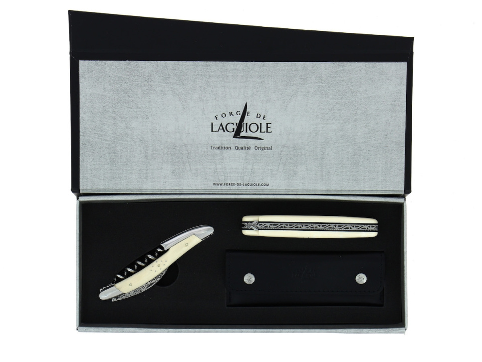 Foldekniv og sommelierkniv i mammuthorn, damasceneret - Forge de Laguiole i gruppen Borddækning / Bestik / Knivar hos The Kitchen Lab (1446-32984)