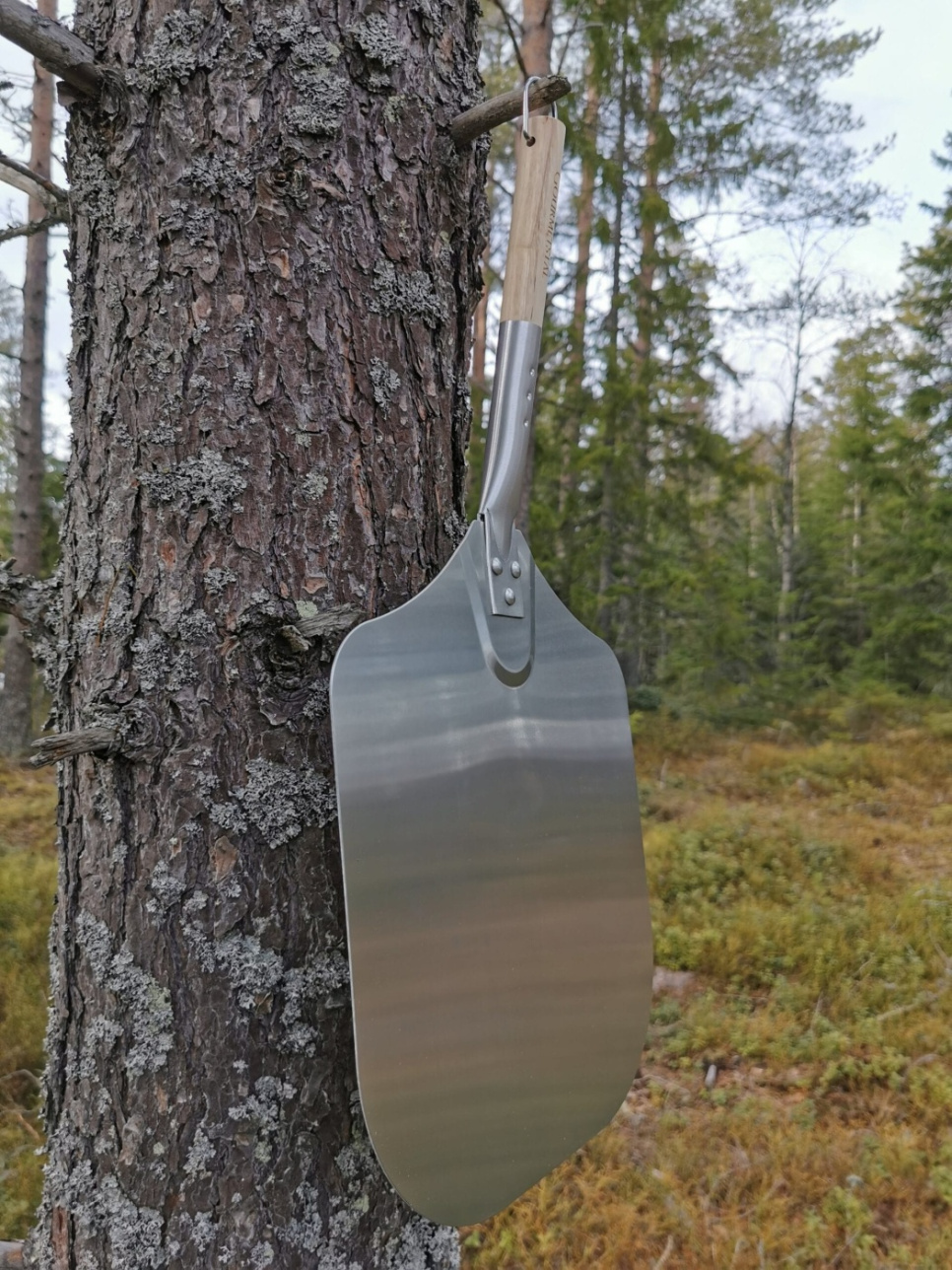 Pizzaskovl med træhåndtag - Gourmetstål