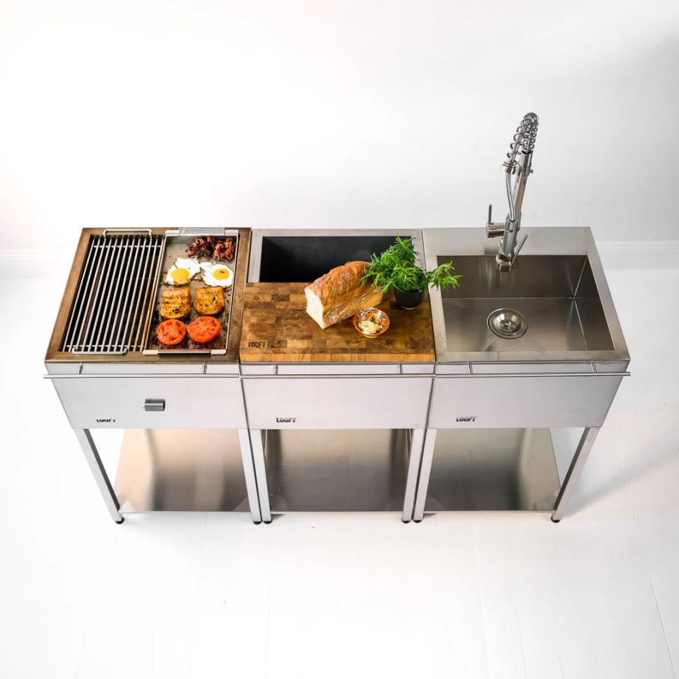 Udekøkken, komplet med kulgrill, arbejdsbord og vask – Looft