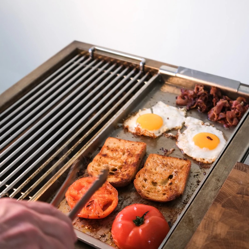 Udekøkken, komplet med kulgrill, arbejdsbord og vask – Looft