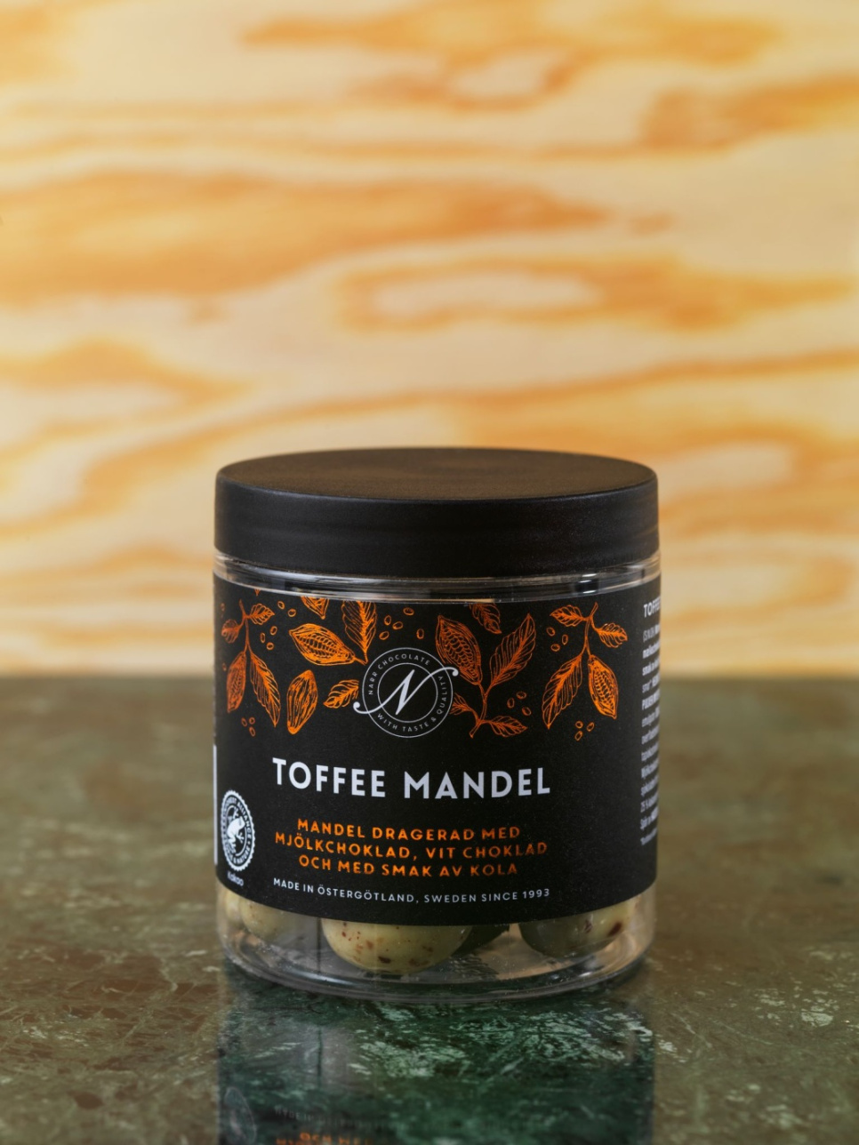 Toffee mandel, 150g - Narr Chocolate i gruppen Madlavning / Kolonial hos The Kitchen Lab (2070-26796)