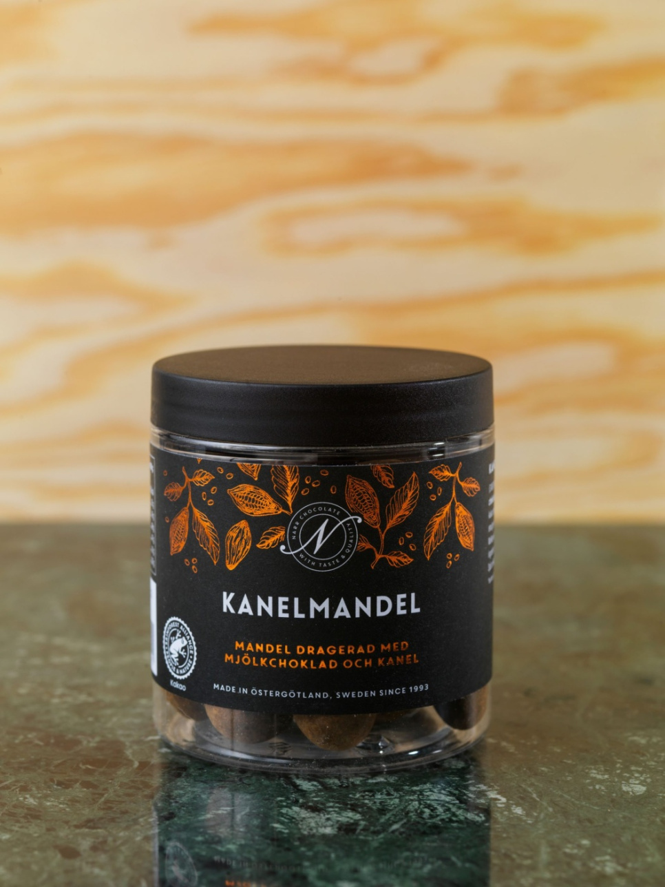 Kanelmandel, 150 g - Narr Chocolate i gruppen Madlavning / Kolonial hos The Kitchen Lab (2070-26801)