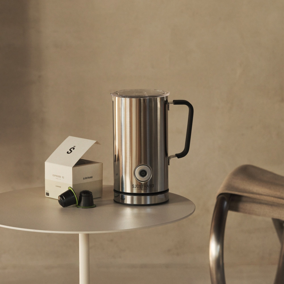 Mælkeskummer, rustfrit stål - Sjöstrand Mælkeskummer, rustfrit stål - Sjöstrand