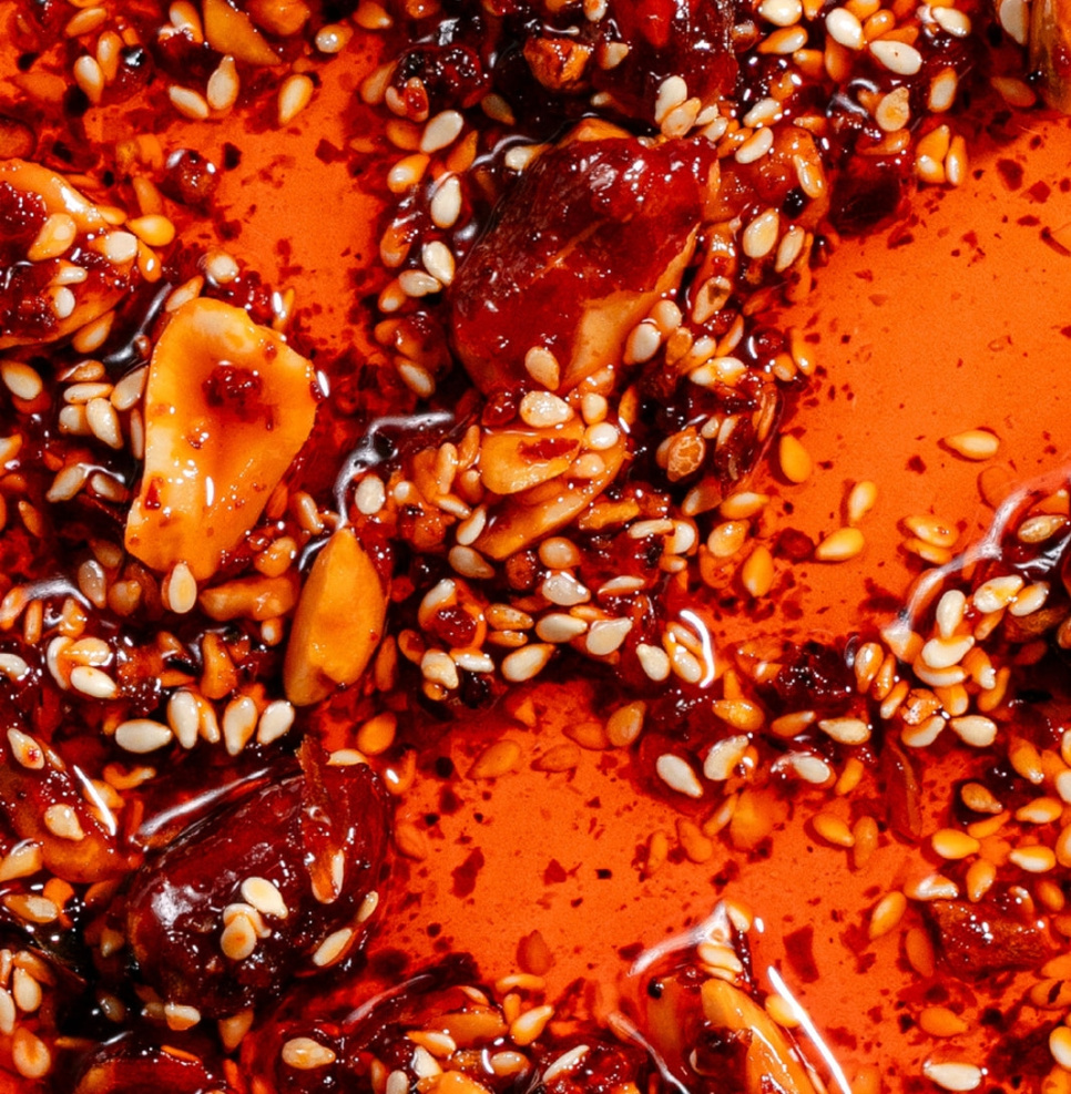 Extra Hot Peanut Rãyu, Sprød chiliolie med jordnødder og sesam, 240 g - White Mausu